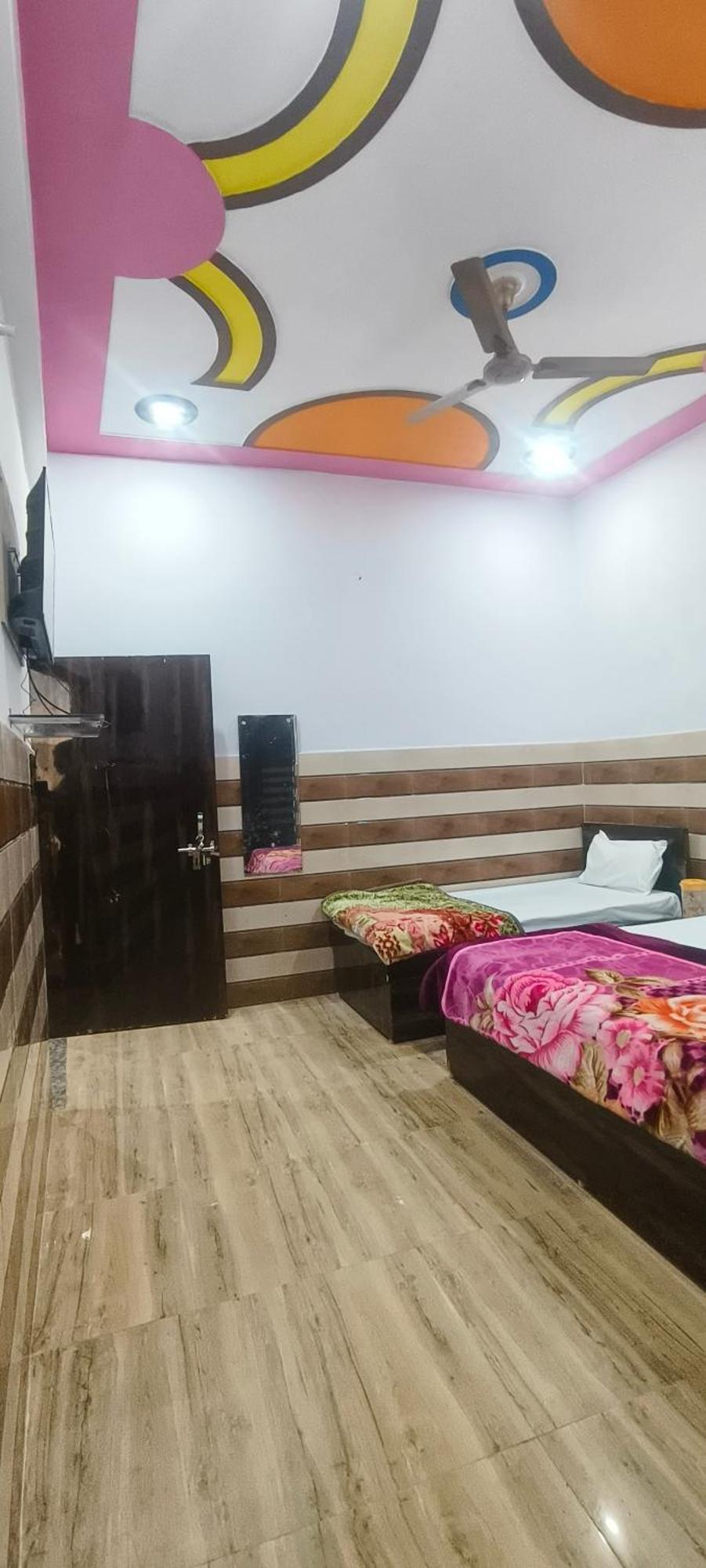 K.D.Dham Near Prem Mandir1 Hotel Vrindāvan Eksteriør billede
