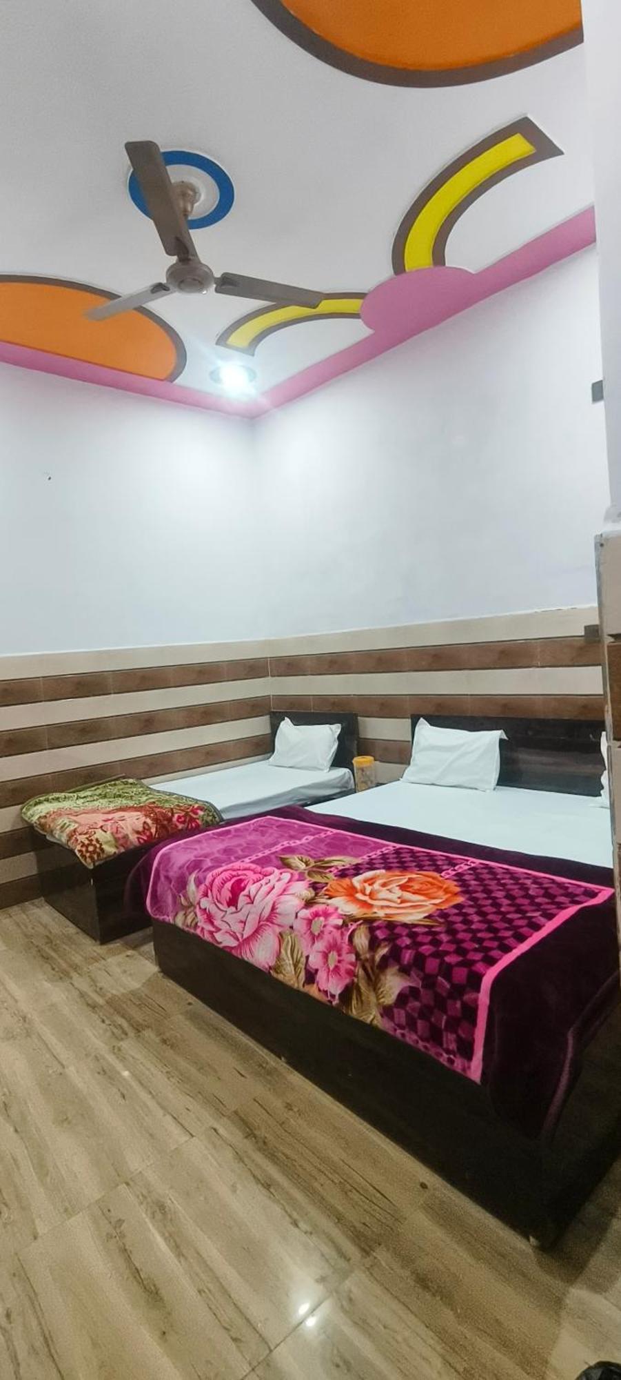 K.D.Dham Near Prem Mandir1 Hotel Vrindāvan Eksteriør billede