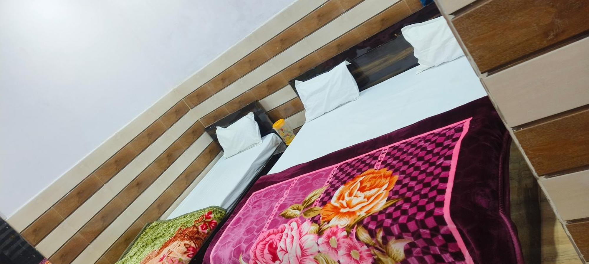 K.D.Dham Near Prem Mandir1 Hotel Vrindāvan Eksteriør billede