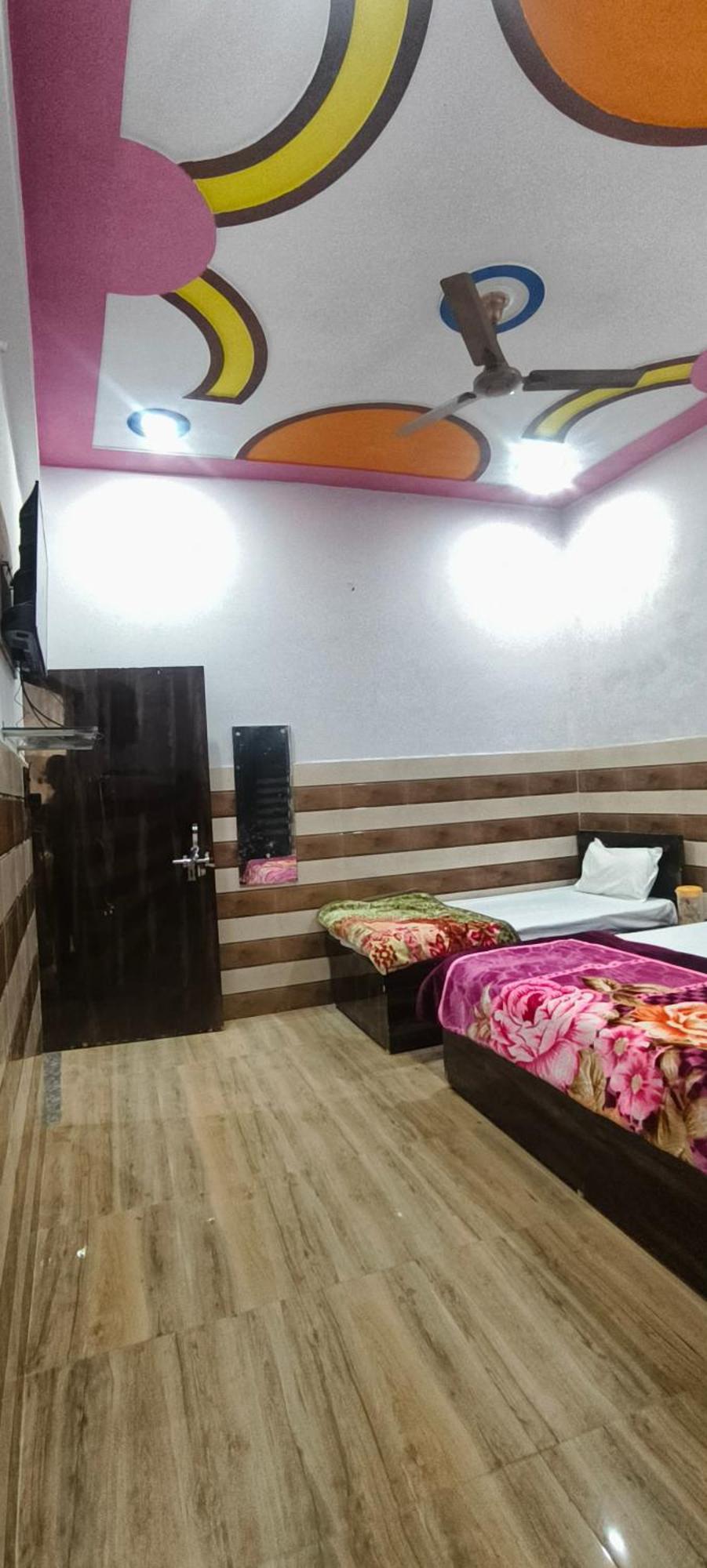 K.D.Dham Near Prem Mandir1 Hotel Vrindāvan Eksteriør billede